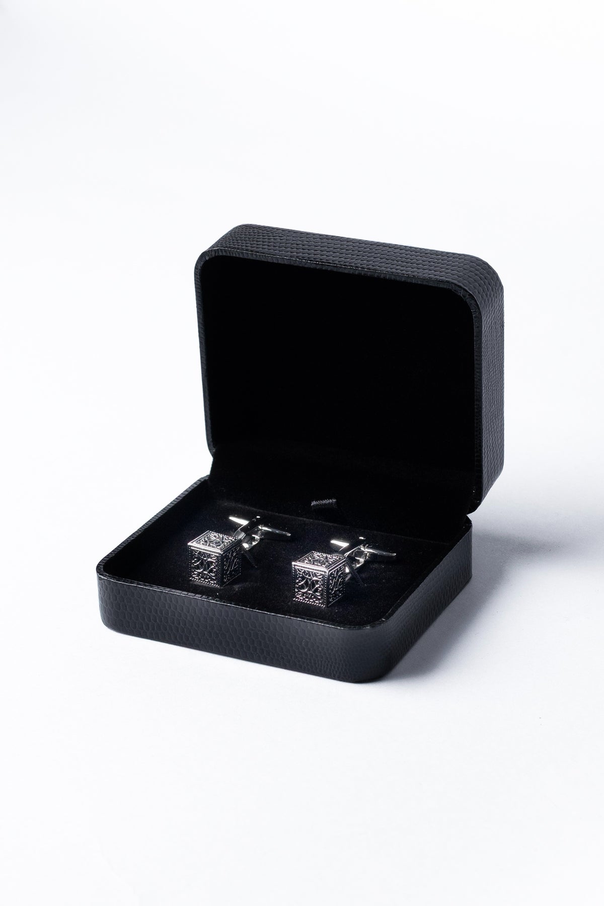 CUF-2937 - CuffLinks